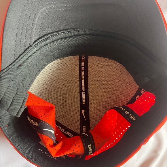 Nike Golf Hat Cap Women Red Bright Lightweight Vented Breathable Athletic M/L - Picture 5 of 6